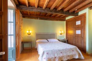 Foto dalla galleria di Asador de Roxos Casa Albardonedo a Santiago de Compostela Altre 134 foto