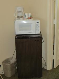 a microwave sitting on top of a kitchen counter at Travelodge by Wyndham Palm Springs in Palm Springs