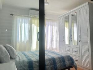 Ένα ή περισσότερα κρεβάτια σε δωμάτιο στο Fully Furnished 1BR Condo Unit +19 φωτογραφίες