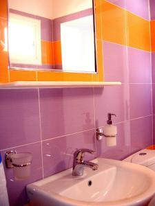 A bathroom at Hotel Mylos