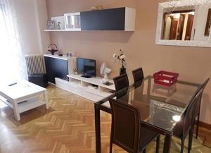 a living room with a dining table and a table and chairs at Apartamento Norte Comfort in Salamanca