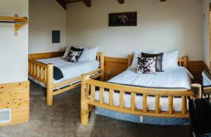 Ένα ή περισσότερα κρεβάτια σε δωμάτιο στο River Lodge