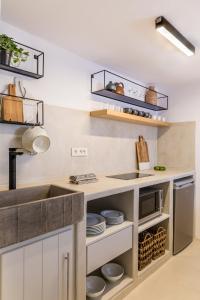 A kitchen or kitchenette at 3 Caves by Caldera Houses
