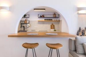 A kitchen or kitchenette at 3 Caves by Caldera Houses