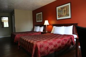 Postel nebo postele na pokoji v ubytování Americas Best Value Inn Kelso
