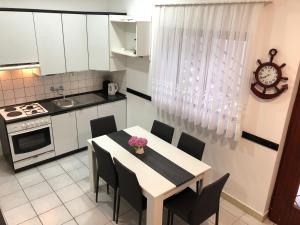 Kuchyň nebo kuchyňský kout v ubytování Apartments Coric