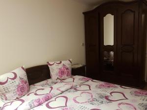 Ένα ή περισσότερα κρεβάτια σε δωμάτιο στο Diana Apartament