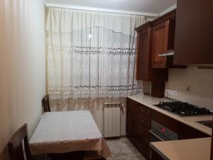 Η κουζίνα ή μικρή κουζίνα στο Diana Apartament