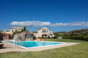 The swimming pool at or close to Stalakton Country Maisonettes