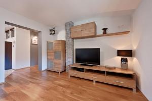TV a/nebo společenská místnost v ubytování Apartament na Myśliwskiej