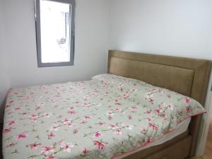 Tempat tidur dalam kamar di Billy Budva 2018