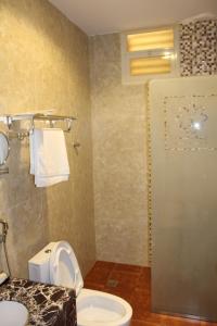 Salle de bains dans l'établissement وحدات قصر رمسيس الفندقية