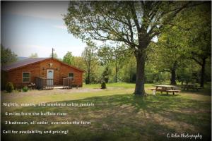 Zdjęcie z galerii obiektu Cedar cabin located on a buffalo farm w mieście Marshall