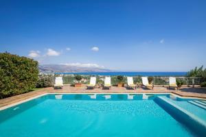 Bazén v ubytování Caneva Luxury Villa nebo v jeho okolí