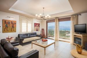 TV a/nebo společenská místnost v ubytování Caneva Luxury Villa