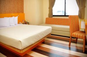 Postel nebo postele na pokoji v ubytování Pandanaran Hotel + 33 fotografií
