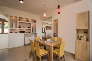 Kuchyň nebo kuchyňský kout v ubytování Caneva Luxury Villa