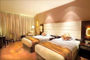 Postel nebo postele na pokoji v ubytování Ritan Hotel Downtown Beijing