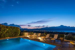 Bazén v ubytování Caneva Luxury Villa nebo v jeho okolí