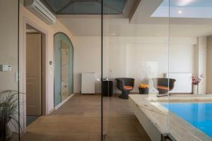 Bazén v ubytování Caneva Luxury Villa nebo v jeho okolí