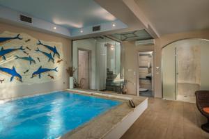 Bazén v ubytování Caneva Luxury Villa nebo v jeho okolí