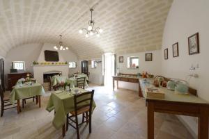 a kitchen and dining room with tables and chairs at Masseria Lamiola Piccola in Ostuni