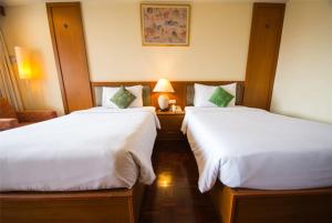 Postel nebo postele na pokoji v ubytování Chakungrao Riverview Hotel