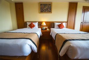 Postel nebo postele na pokoji v ubytování Chakungrao Riverview Hotel