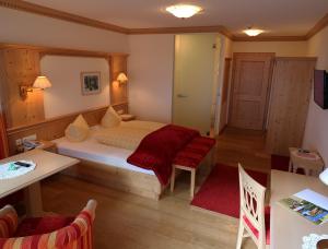 TV a/nebo společenská místnost v ubytování Hotel Schöne Aussicht