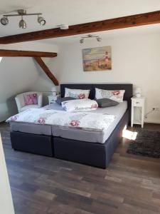 A bed or beds in a room at Ferienwohnung an der Unditz