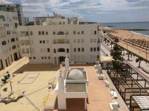 an aerial view of a building with a beach at Atlântida T1 in Cavacos