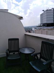 格兰大道街角酒店的阳台或露台