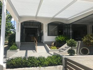 Vonkajšia záhrada v ubytovaní Fanari Hotel