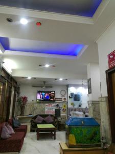 a living room with a fish tank on the ceiling at Hotel Prince Palace (The Green) in New Delhi