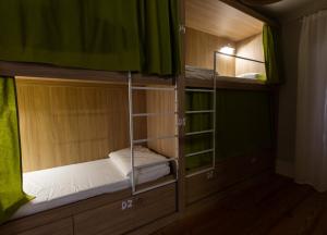 Cama ou camas em um quarto em VisHostel