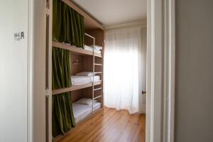 Cama ou camas em um quarto em VisHostel