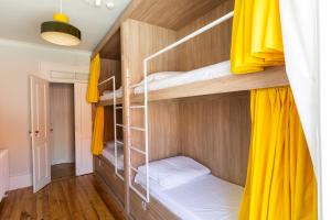 Cama ou camas em um quarto em VisHostel
