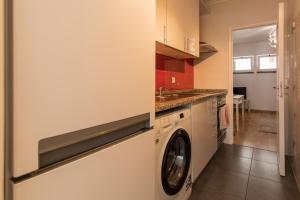 Dapur atau dapur kecil di "HomeySuite" in Fontainhas