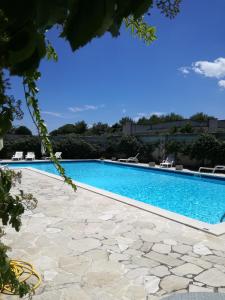 Swimmingpoolen hos eller tæt på Masseria Gattamora