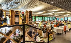 Restoran või mõni muu söögikoht majutusasutuses Hotel Saccardi & Spa - Adults Only