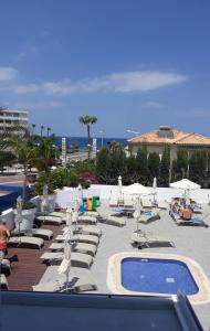 En udsigt til poolen hos Protaras Plaza Hotel eller i nærheden