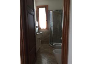 a bathroom with a shower and a toilet at Appartamenti fronte mare in Castiglioncello