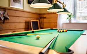 Stół bilardowy w obiekcie Karkonoski SPA - Bufet mini All Inclusive gratis!