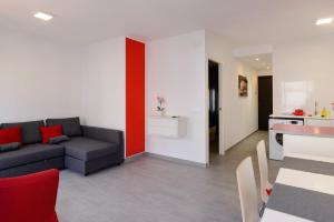 Posezení v ubytování NS Apartaments + 13 fotografií