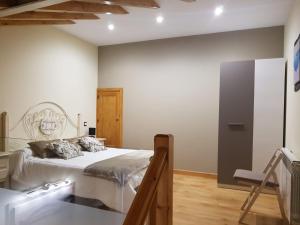 a bedroom with a bed in a room at Apartamentos Santa Justa in Ubiarco
