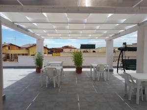 A balcony or terrace at Guest House Roma Express
