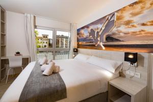 Postel nebo postele na pokoji v ubytování Atotxa Rooms