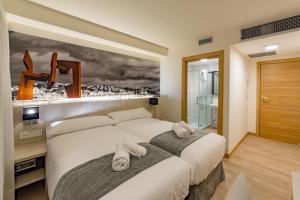 Postel nebo postele na pokoji v ubytování Atotxa Rooms
