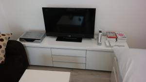 Televízia a/alebo spoločenská miestnosť v ubytovaní Antonio Appartement