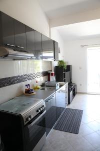 Kuchyň nebo kuchyňský kout v ubytování Apartments Miramaris